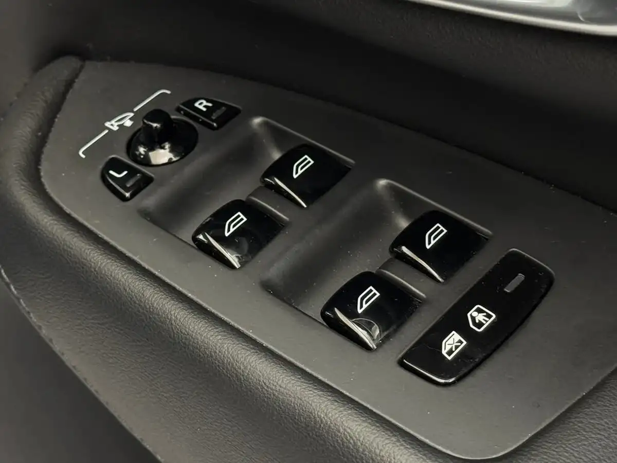 2023-volvo-xc90-20-b5-core-big-18