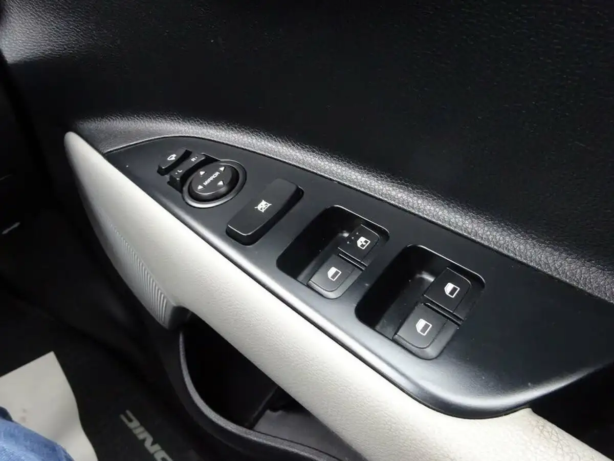 2020-kia-stonic-10-t-gdi-4-dct-big-24