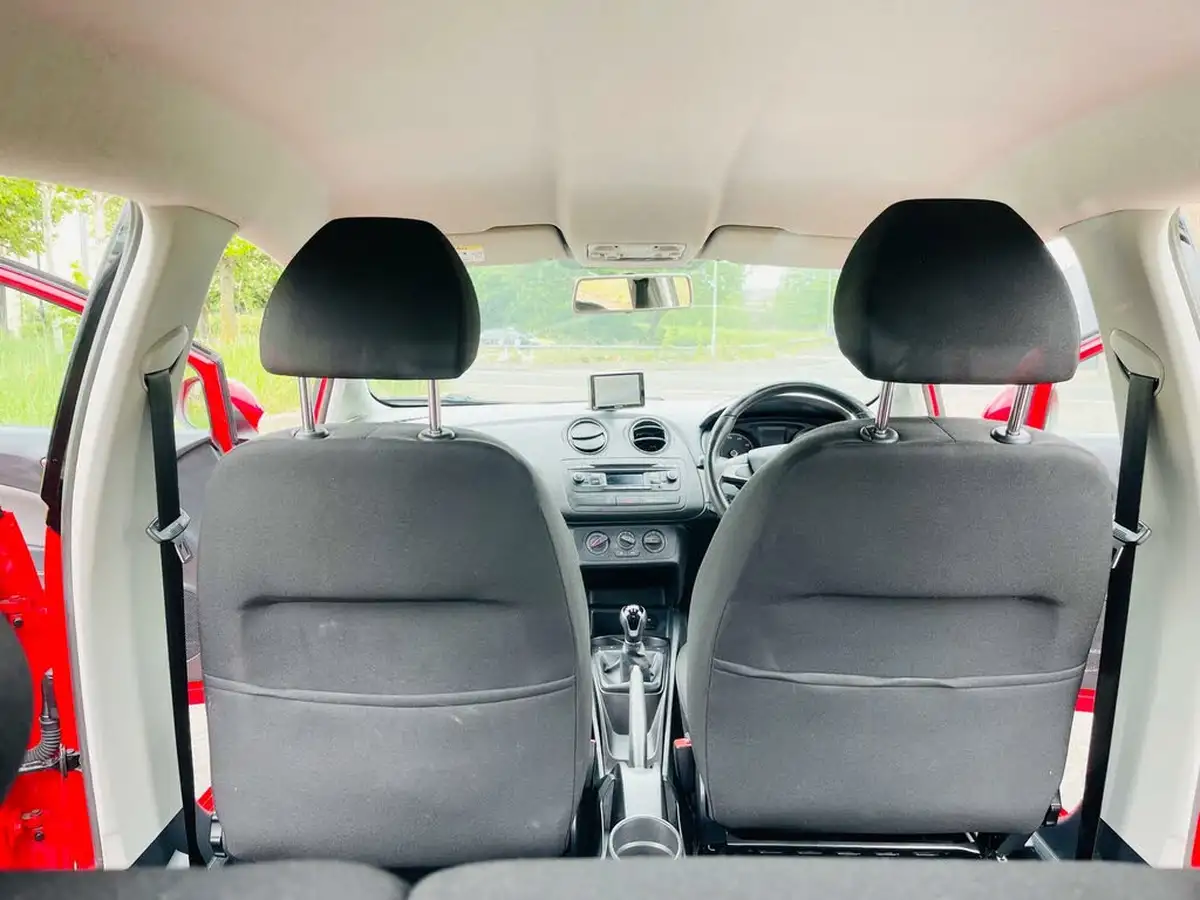 2015-seat-ibiza-14-toca-hatchback-5d-big-23