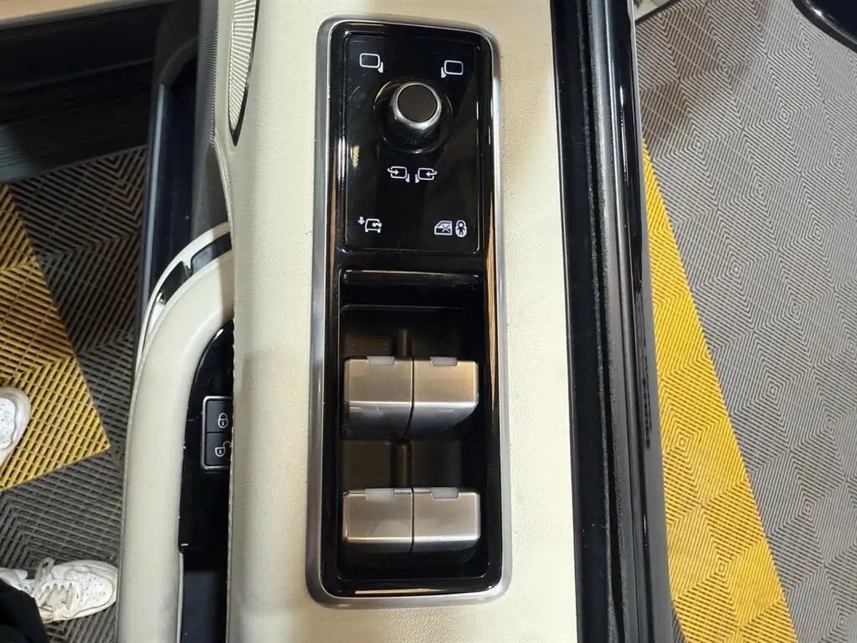 2020-land-rover-range-rover-30-p400-vogue-se-big-43