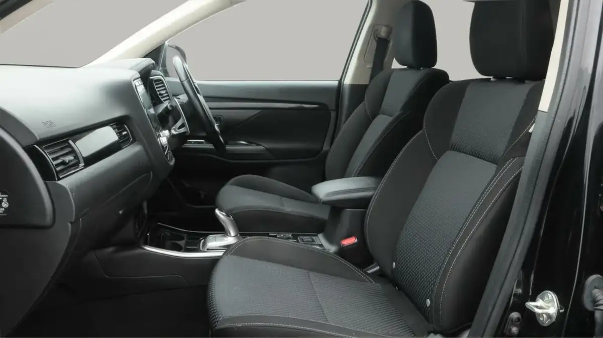 2020-mitsubishi-outlander-24-design-phev-big-14