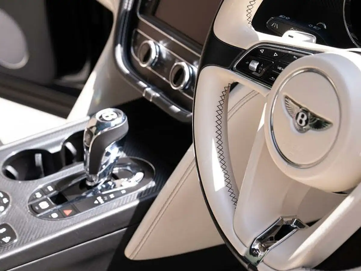 2016-bentley-bentayga-60-w12-big-44