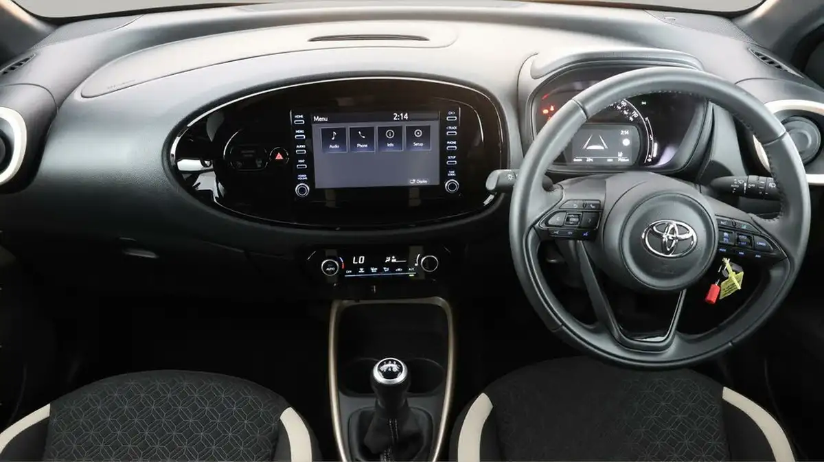 2022-toyota-aygo-x-10-vvt-i-edge-big-12