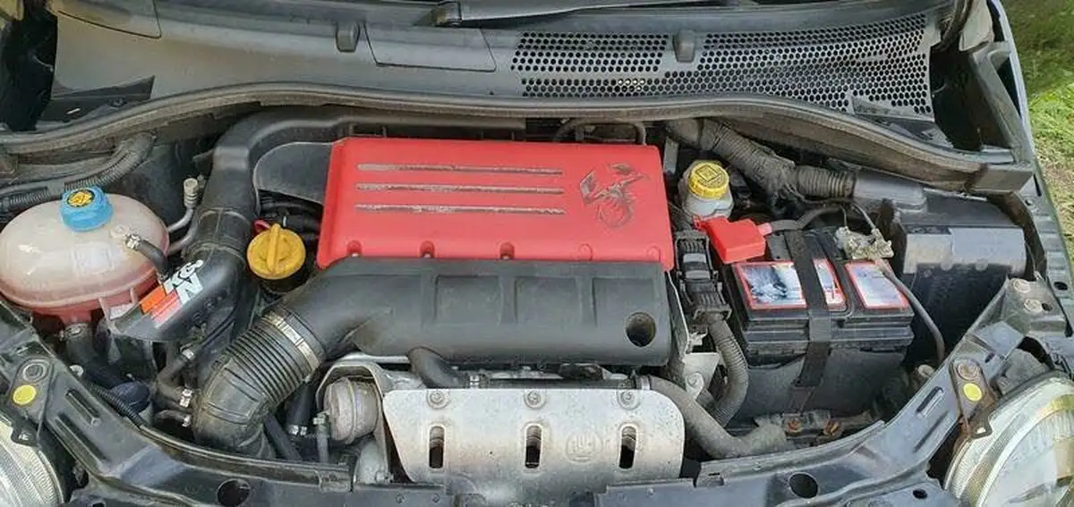 2018-abarth-595c-14-tjet-big-34