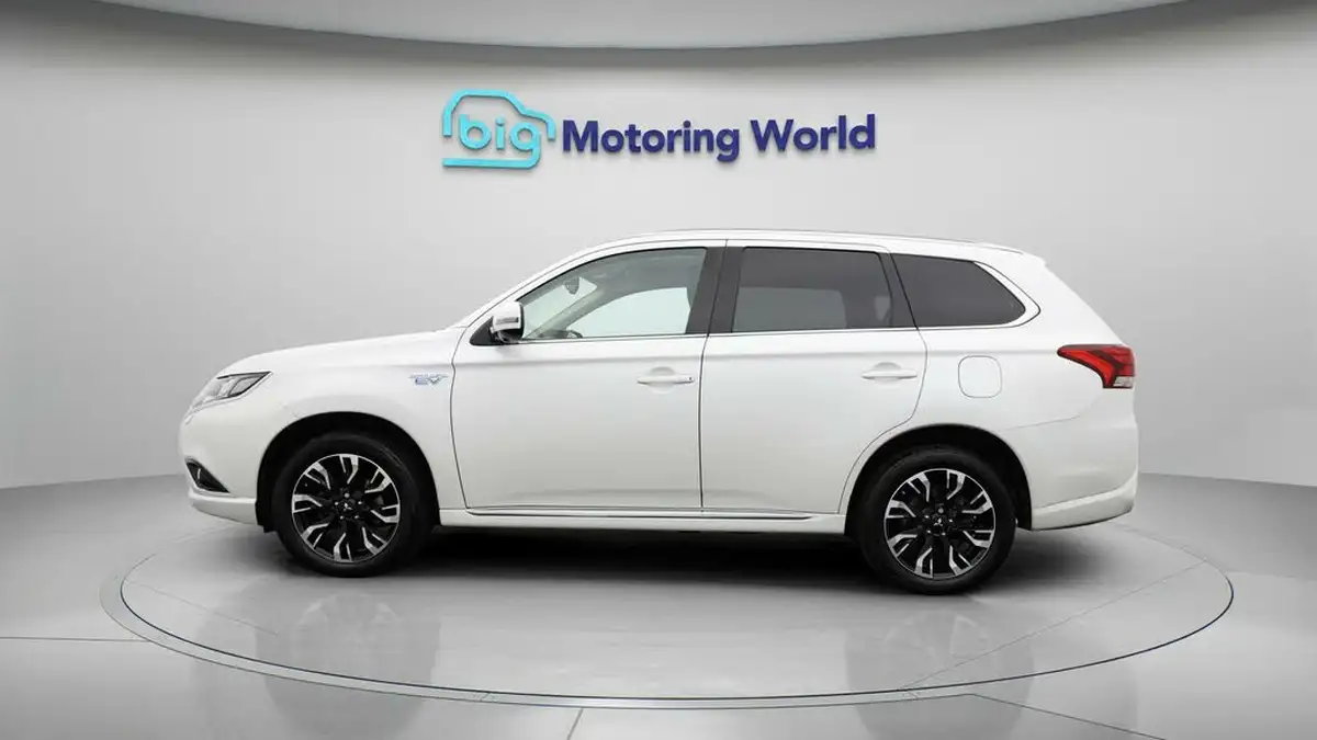 2017-mitsubishi-outlander-20-4h-phev-big-4