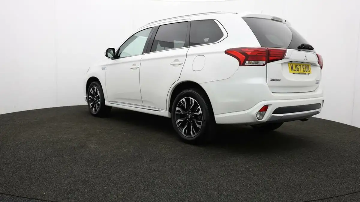 2017-mitsubishi-outlander-20-4h-phev-big-76