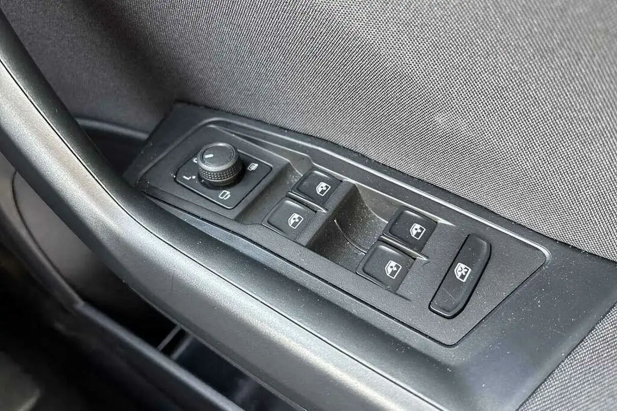 2024-volkswagen-t-roc-10-tsi-life-110ps-big-33