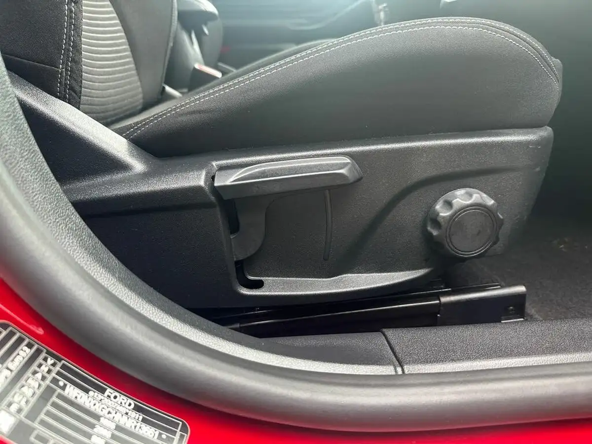 2022-ford-focus-10t-titanium-125ps-hatchback-big-29