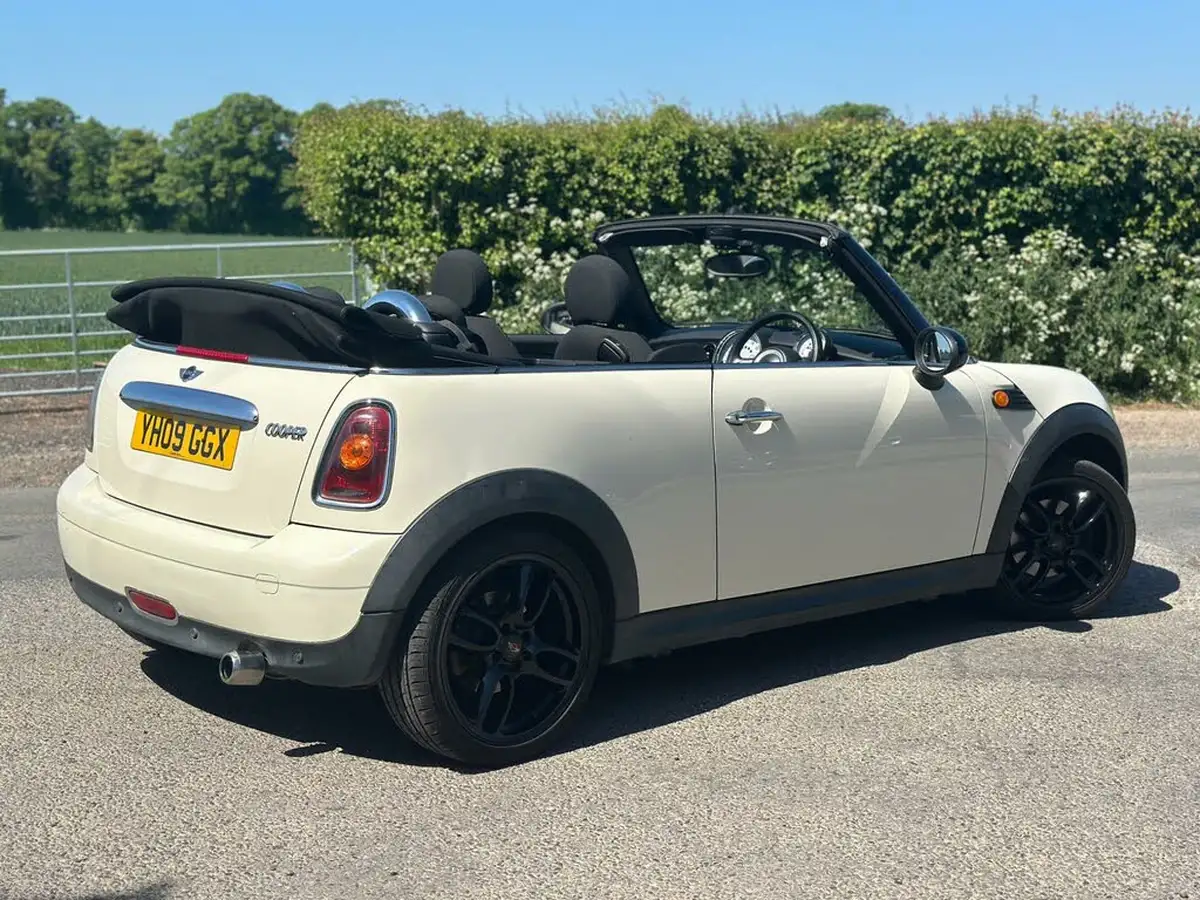 2009-mini-cooper-16-cooper-120bhp-convertible-2d-big-4