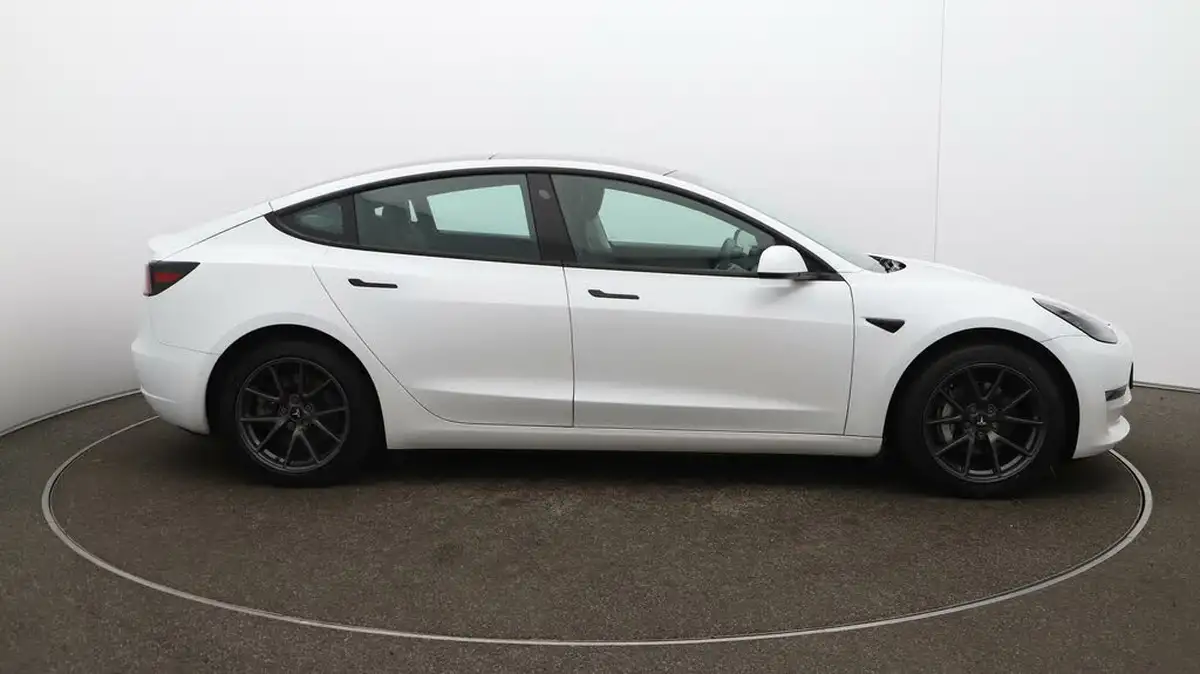 2020-tesla-model-3-e-long-range-big-48