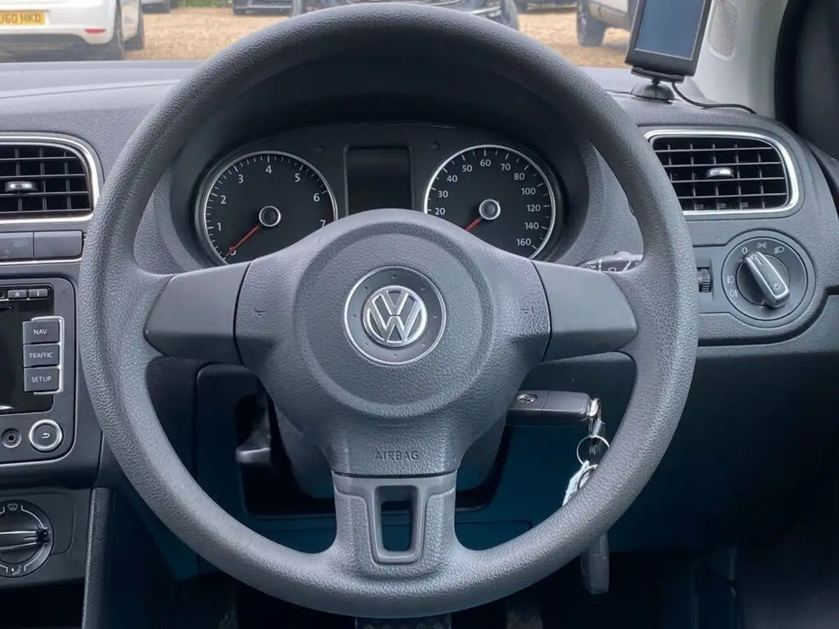 2014-volkswagen-polo-14-match-edition-3d-dsg-big-29