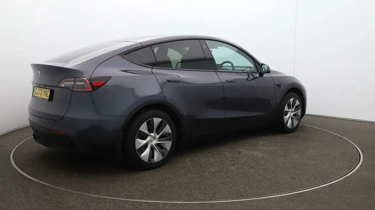 2023-tesla-model-y-e-rwd-big-44