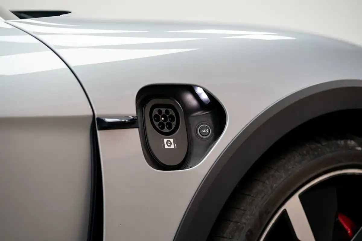 2021-porsche-taycan-e-4s-cross-turismo-big-47