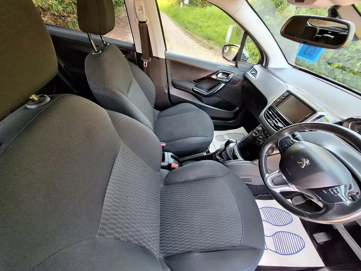 2019-peugeot-208-12-puretech-signature-big-12