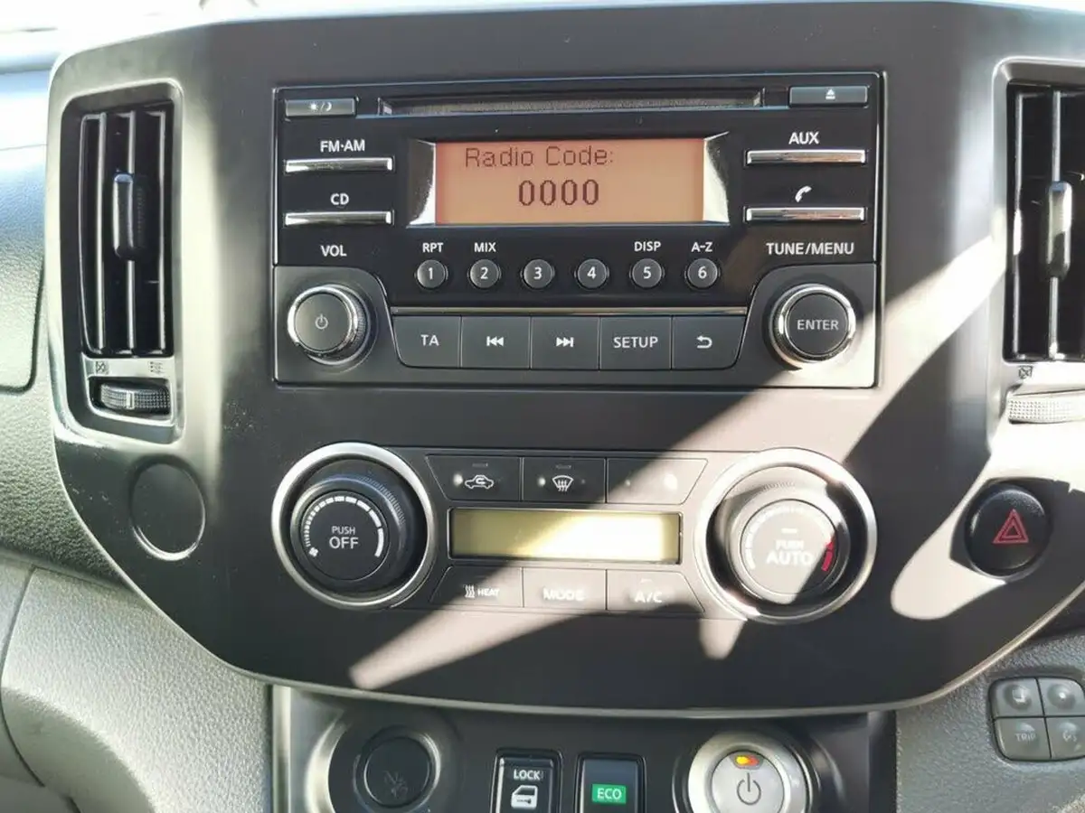 2019-nissan-env200-e-acenta-panel-van-auto-big-12