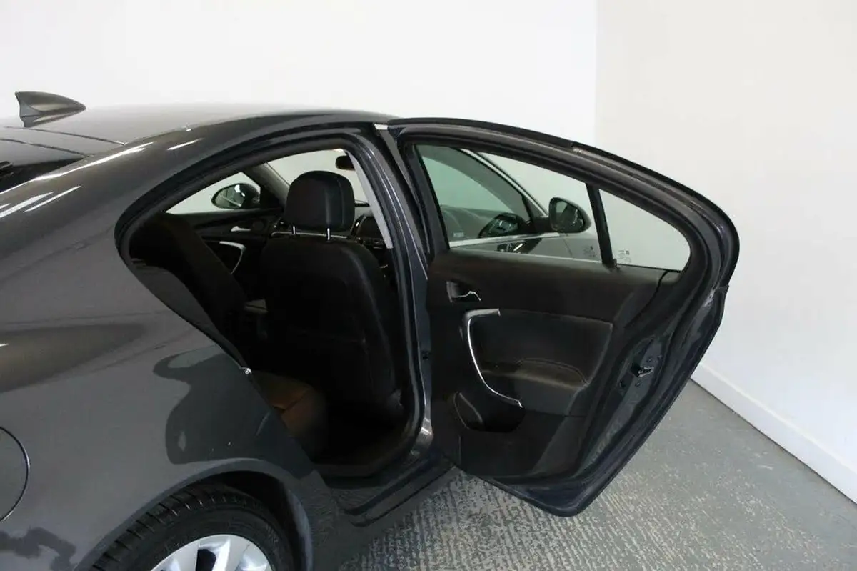 2015-vauxhall-insignia-20cdti-elite-nav-ecoflex-ss-hatchback-5d-big-25