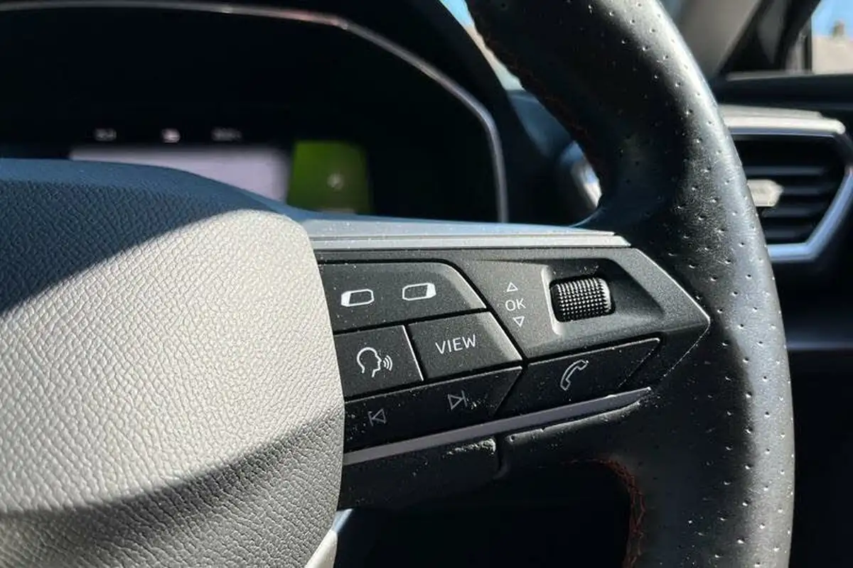 2021-seat-leon-14-e-hybrid-fr-hatchback-big-25