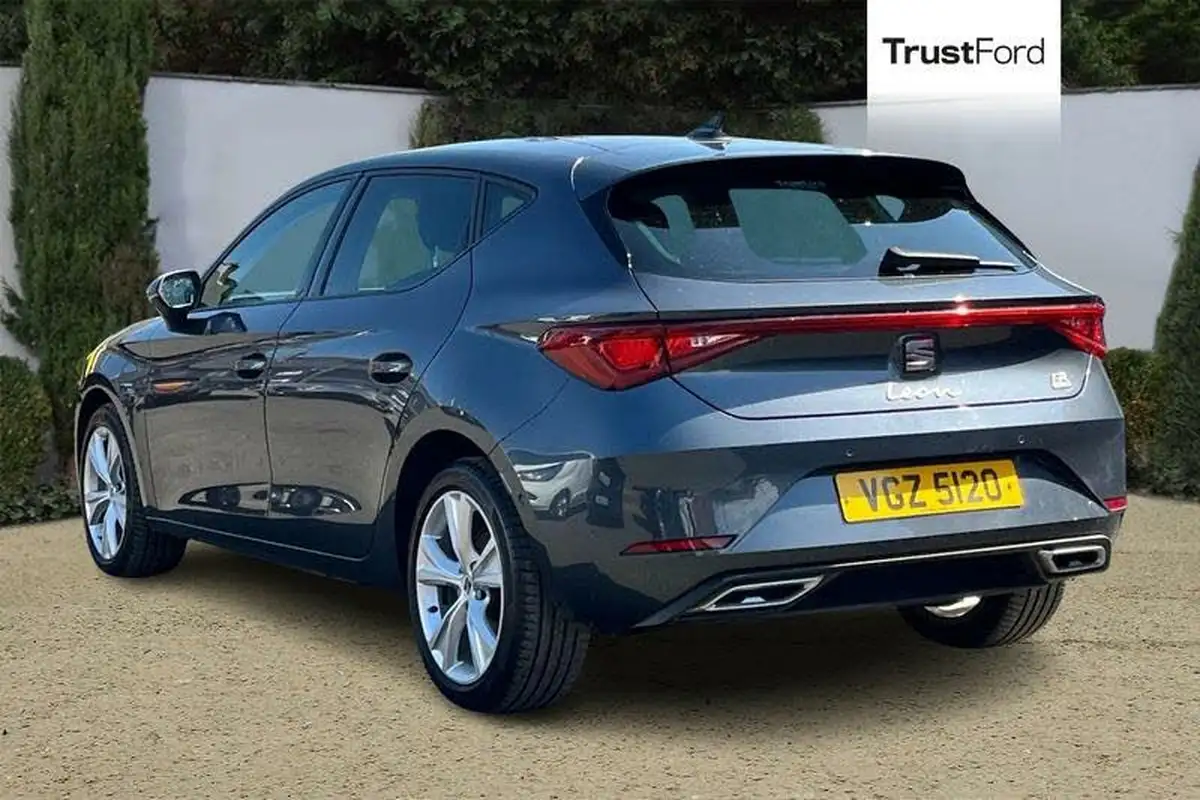 2021-seat-leon-14-e-hybrid-fr-hatchback-big-1