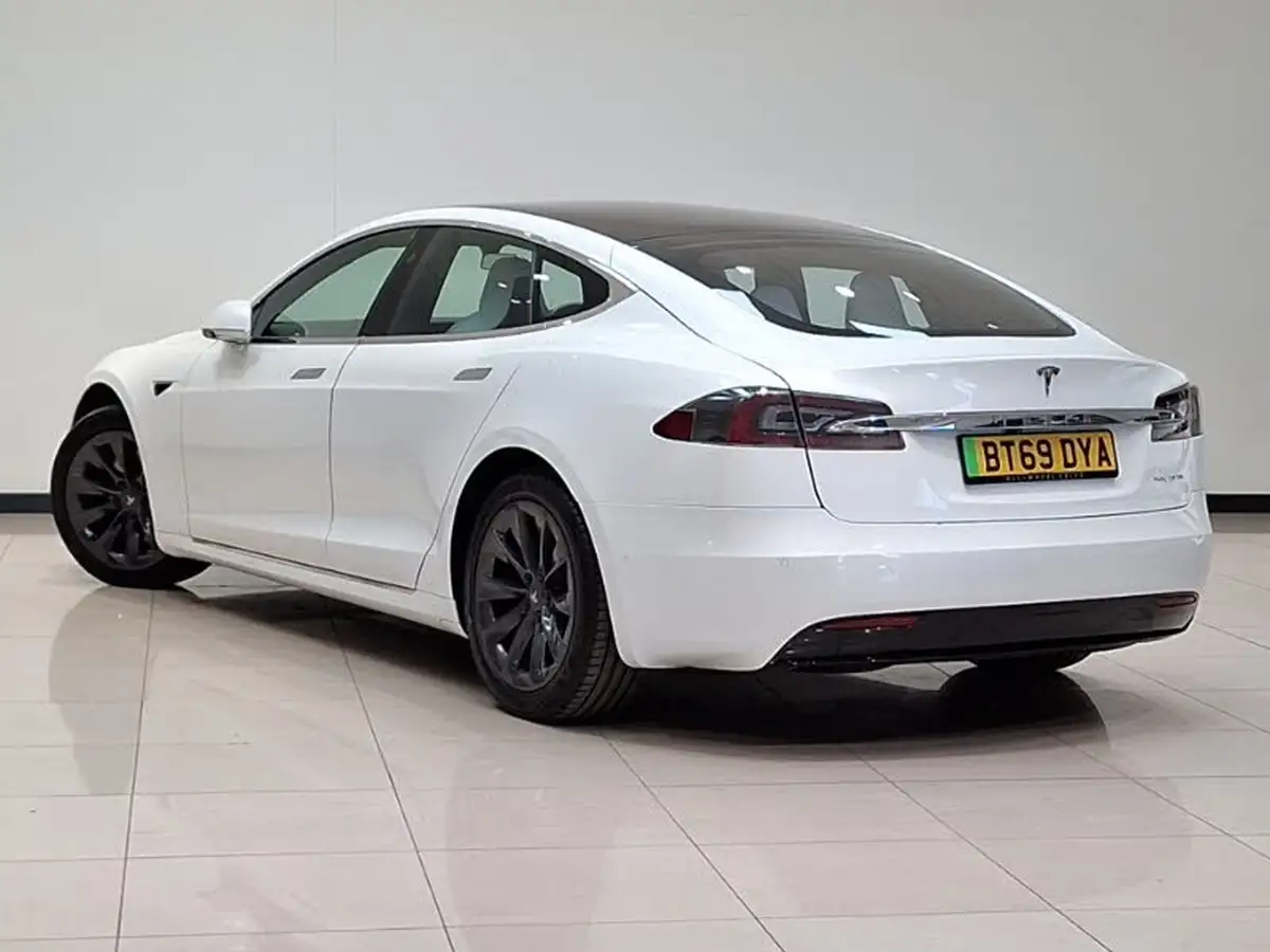2019-tesla-model-s-e-long-range-big-1
