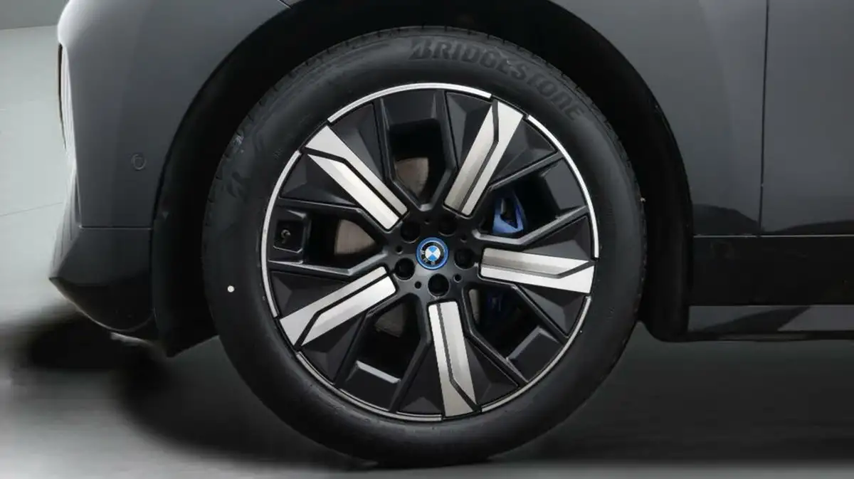 2022-bmw-ix-e-xdrive-40-m-sport-big-18