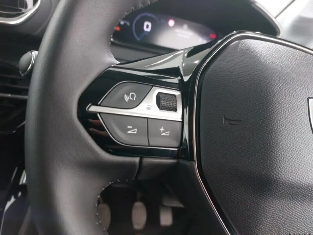 2024-peugeot-208-12-puretech-allure-big-12