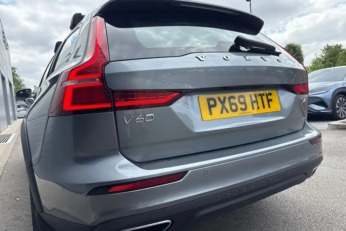 2019-volvo-v60-20td-d4-cross-country-big-7