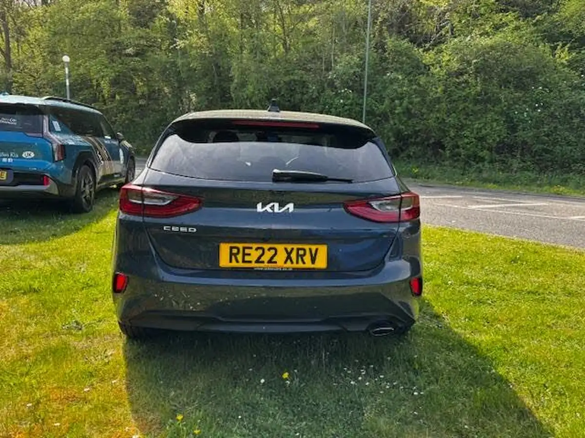 2022-kia-ceed-15-t-gdi-3-hatchback-big-3