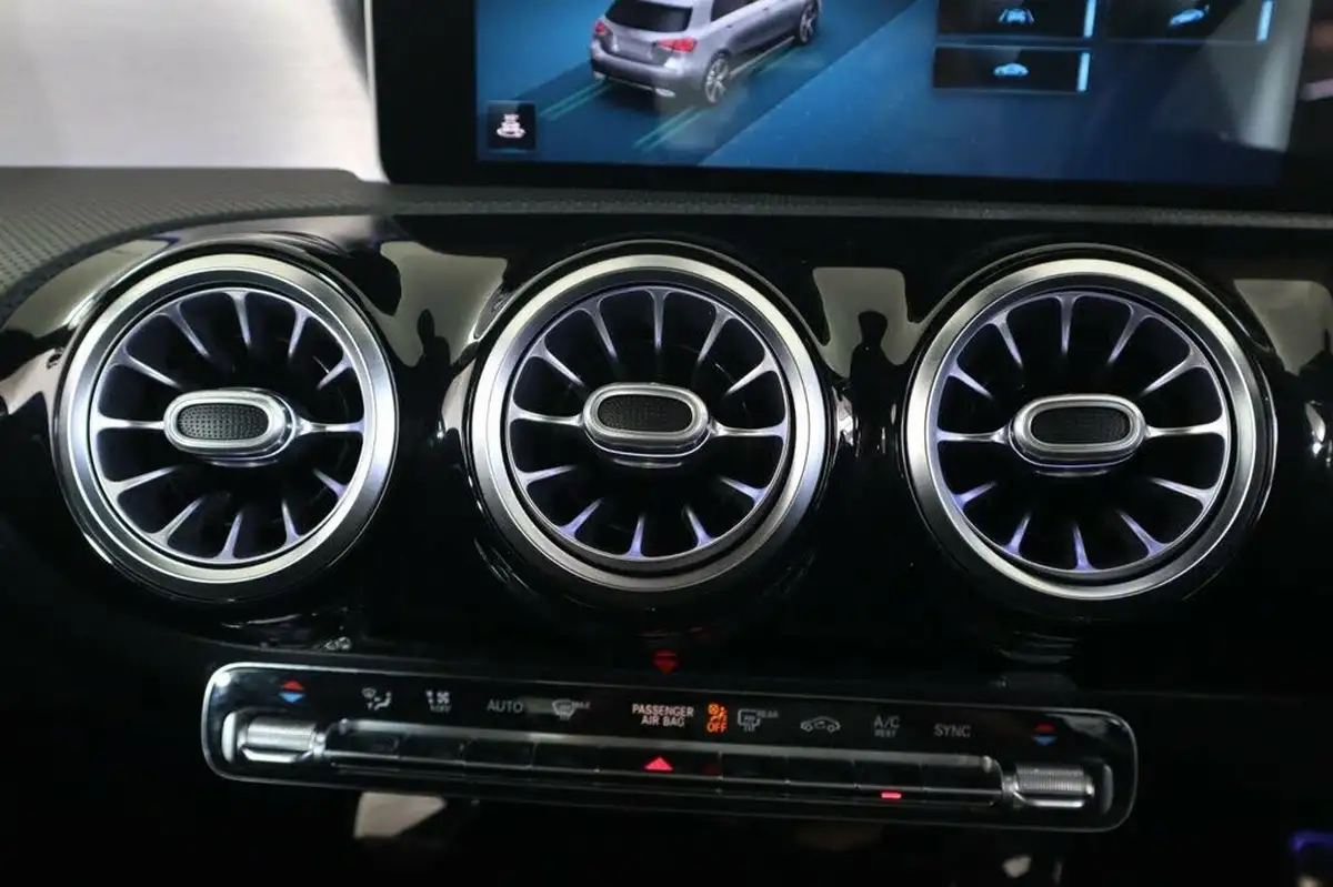 2019-mercedes-benz-a-class-20-a250-amg-line-premium-hatchback-5d-big-29