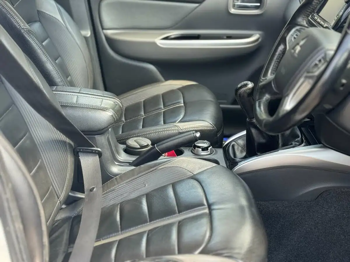 2017-mitsubishi-l200-24di-d-barbarian-178bhp-eu6-big-12