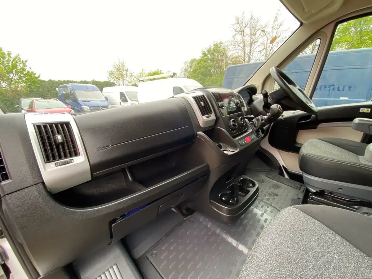 2017-fiat-ducato-20td-35-lh2-panel-big-46