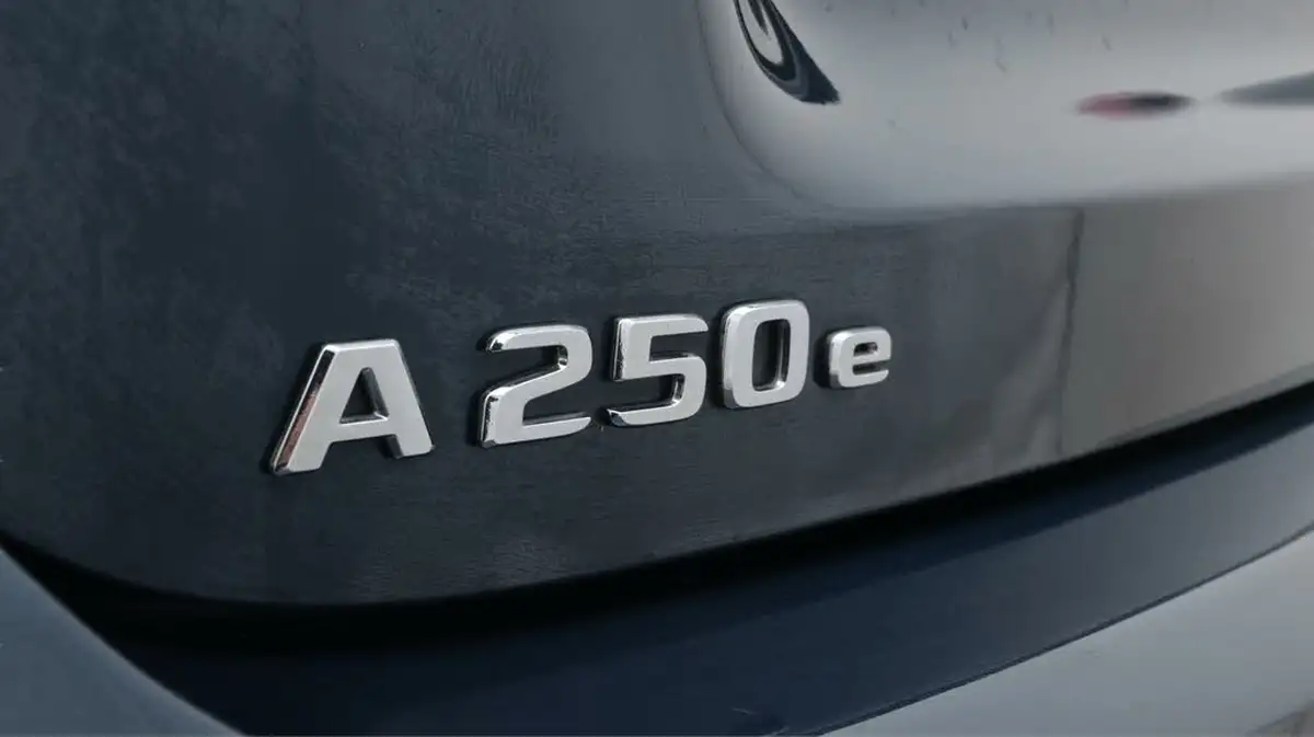 2021-mercedes-benz-a-class-13-a250e-amg-line-hatchback-5d-big-22