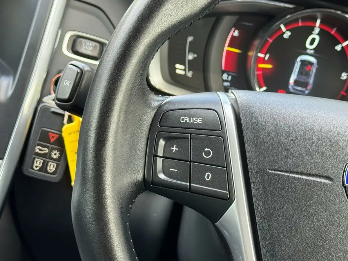 2016-volvo-xc60-24td-d4-se-lux-geartronic-big-69