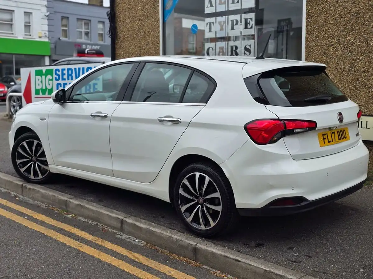 2017-fiat-tipo-14-tjet-lounge-hatchback-big-16