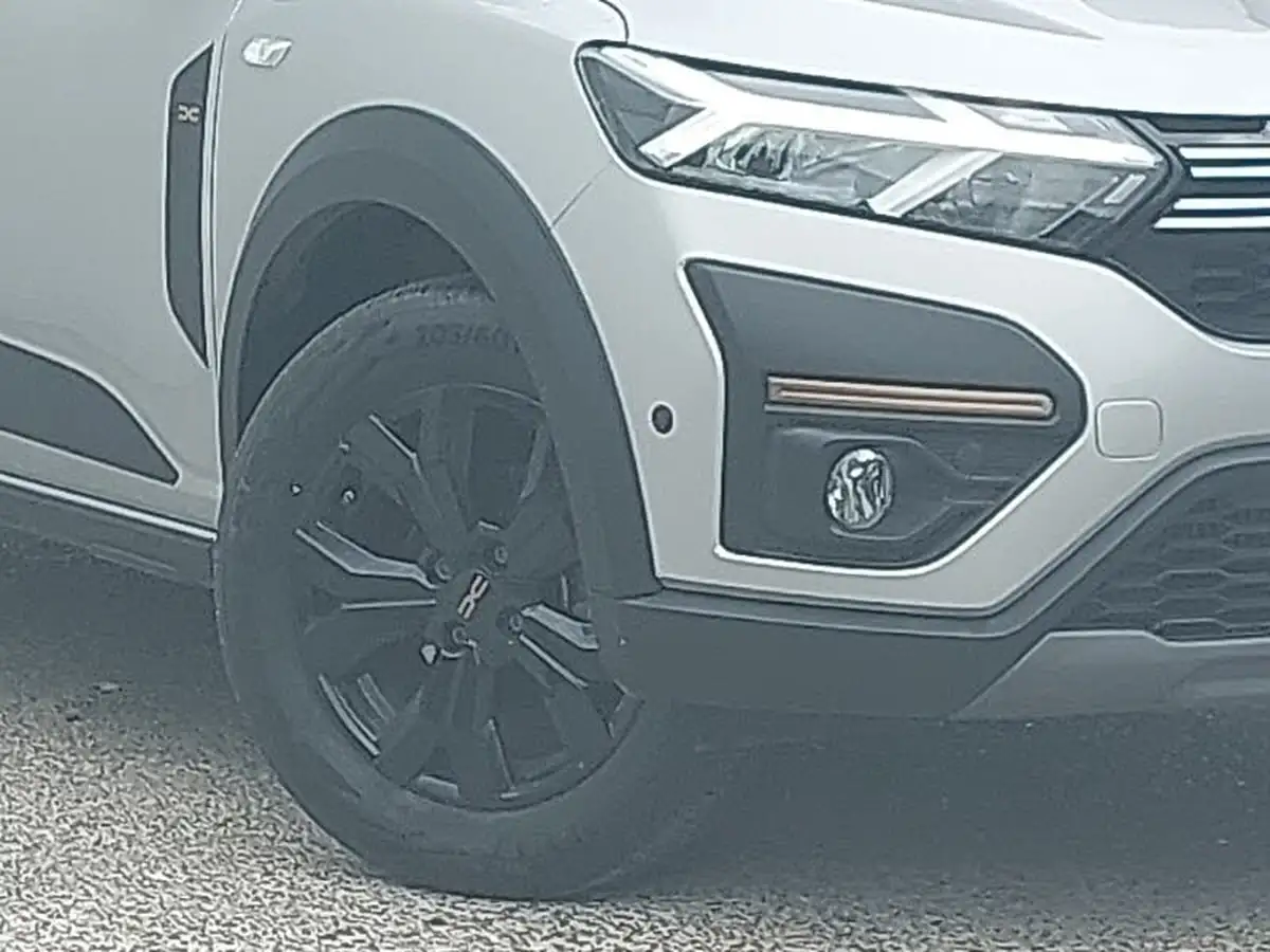 2024-dacia-sandero-stepway-10-tce-extreme-90bhp-big-8
