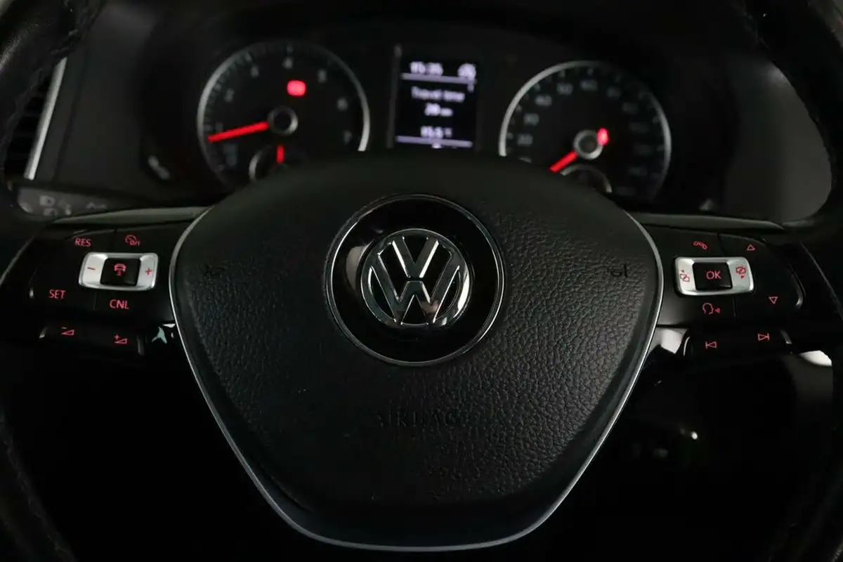 2019-volkswagen-sharan-14-tsi-se-dsg-big-23