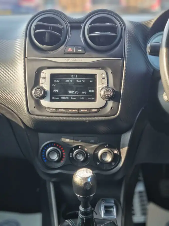 2015-alfa-romeo-mito-09-qv-line-big-20