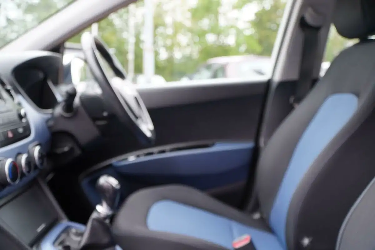 2014-hyundai-i10-10-premium-big-50