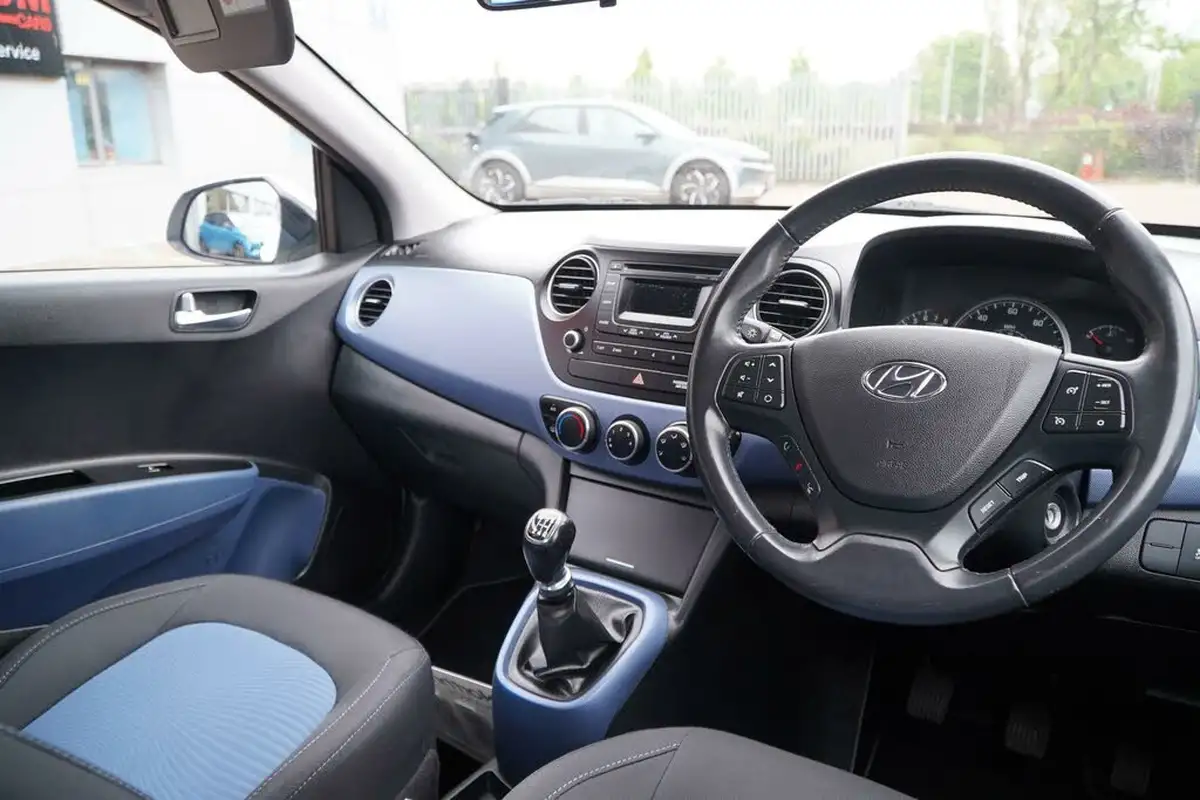 2014-hyundai-i10-10-premium-big-22