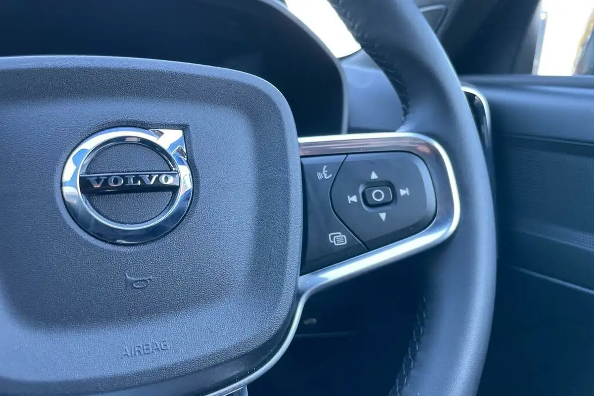 2024-volvo-xc40-20-b4-plus-big-35