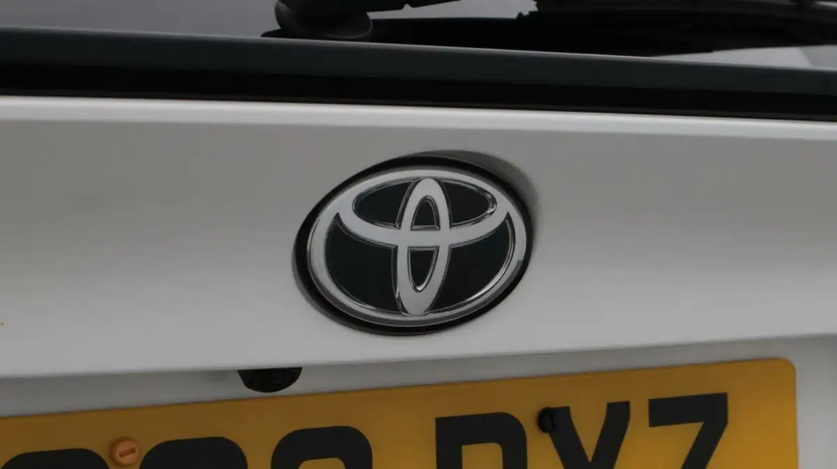 2022-toyota-c-hr-18-vvt-i-gr-sport-big-21