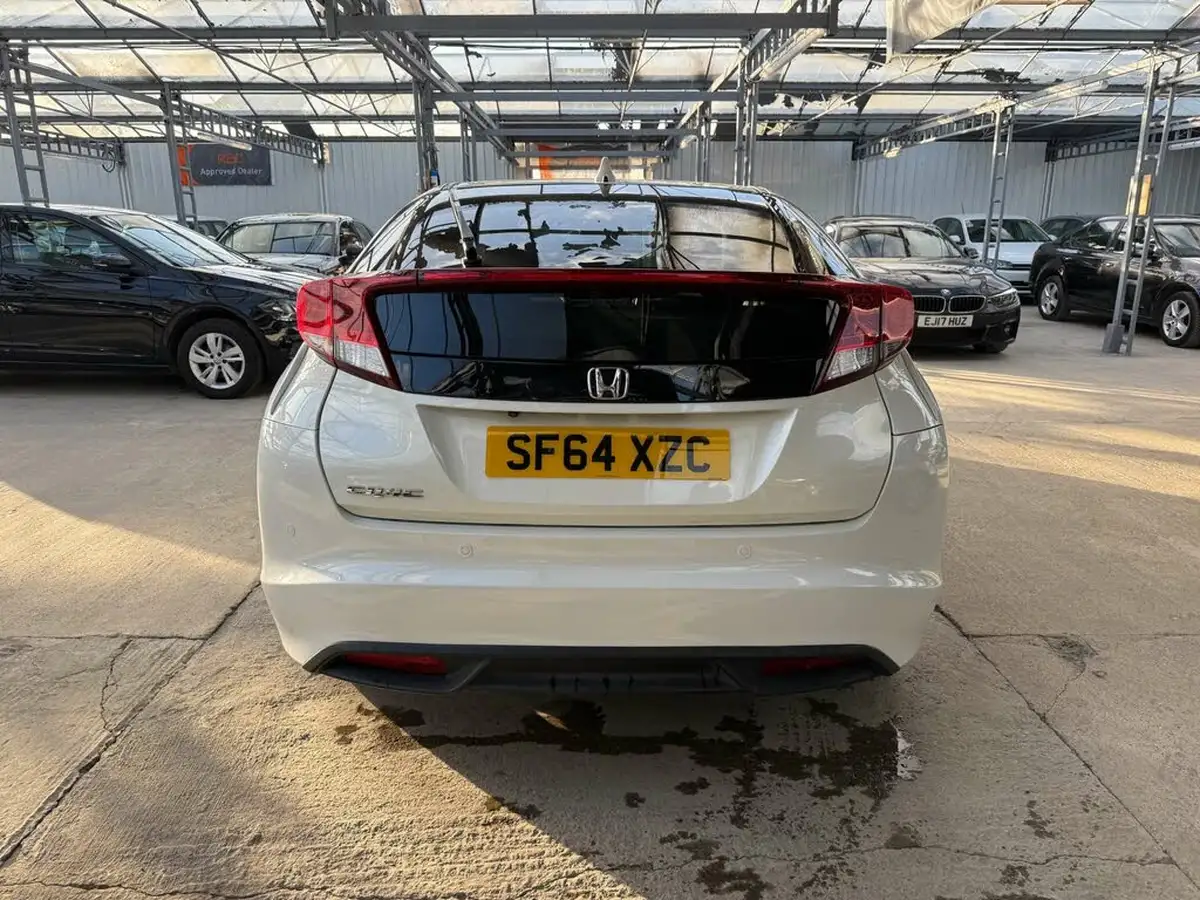 2014-honda-civic-16td-se-plus-hatchback-big-7