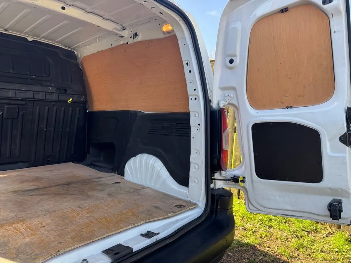 2021-peugeot-partner-15-bluehdi-1000-professional-100ps-eu6dt-panel-big-10