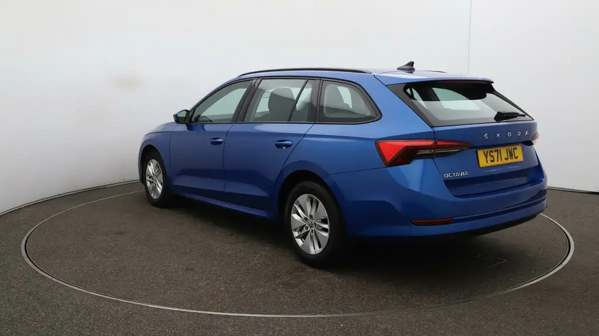2022-skoda-octavia-10-tsi-se-technology-109ps-hatchback-big-59