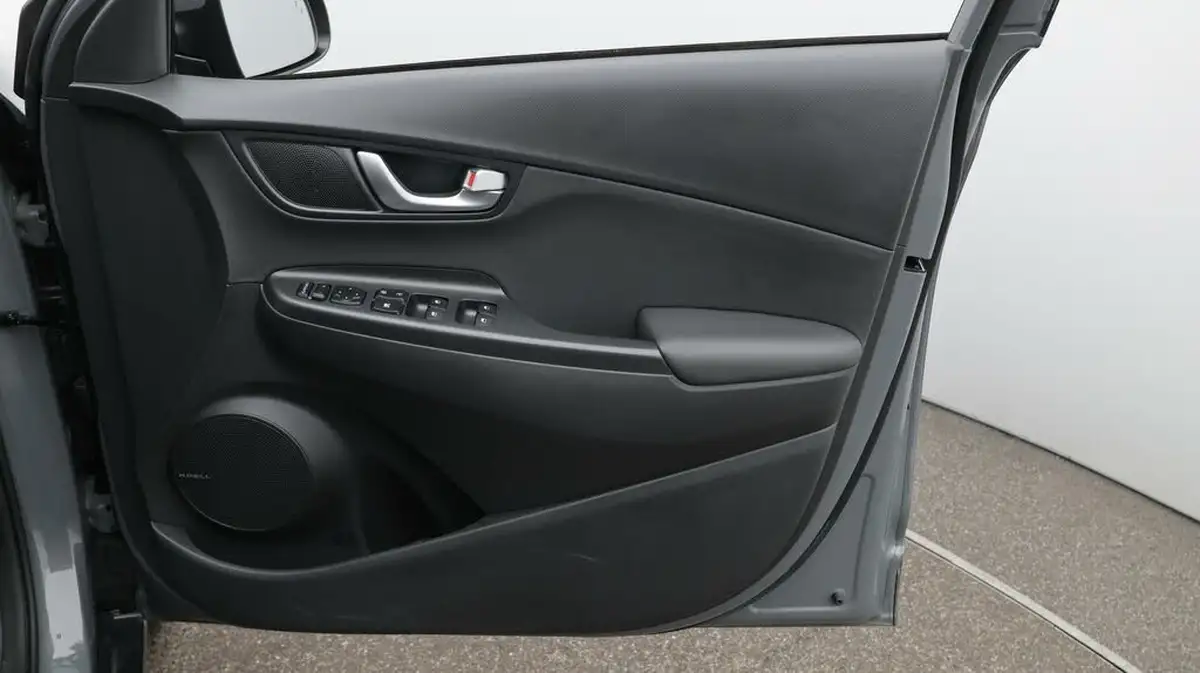 2022-hyundai-kona-e-ultimate-big-15