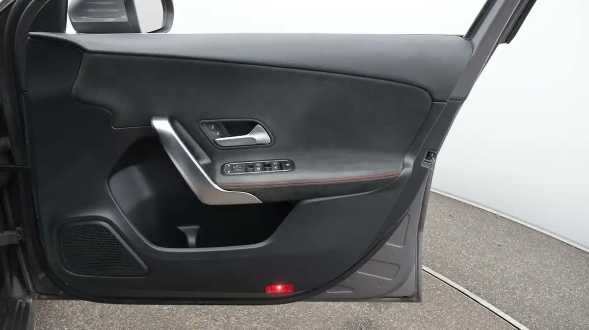 2018-mercedes-benz-a-class-13-a200-amg-line-ss-hatchback-5d-7g-dct-big-15