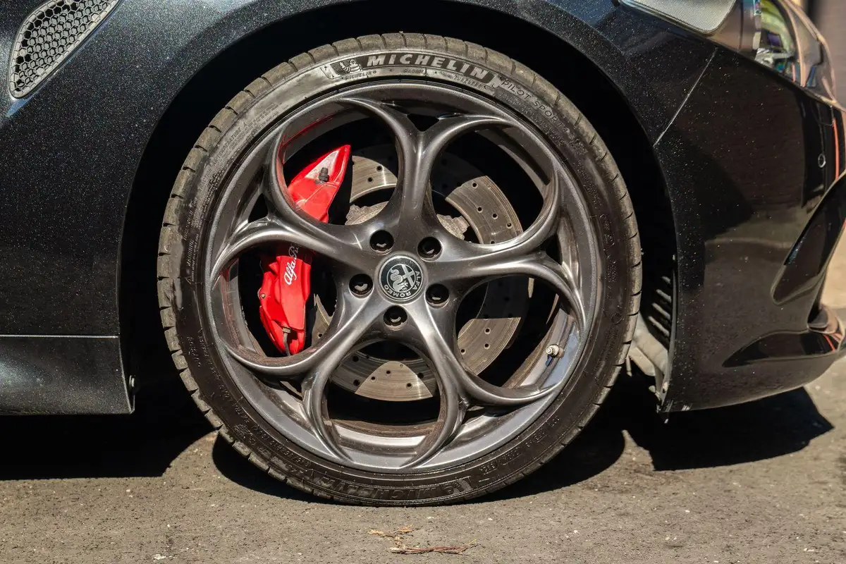 2020-alfa-romeo-giulia-29-biturbo-quadrifoglio-ss-big-40