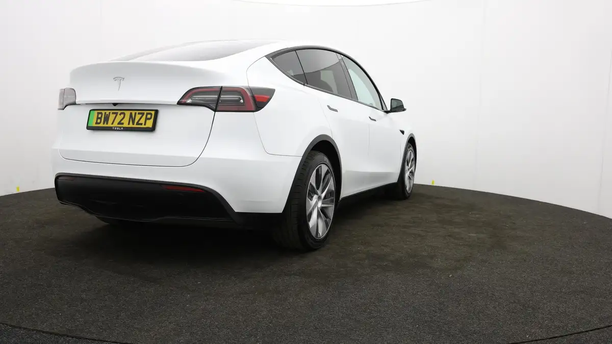 2023-tesla-model-y-e-rwd-big-75