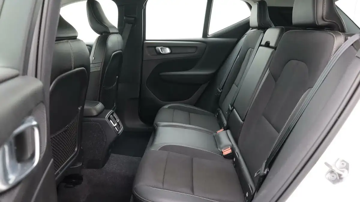 2019-volvo-xc40-15-t3-momentum-163bhp-big-16
