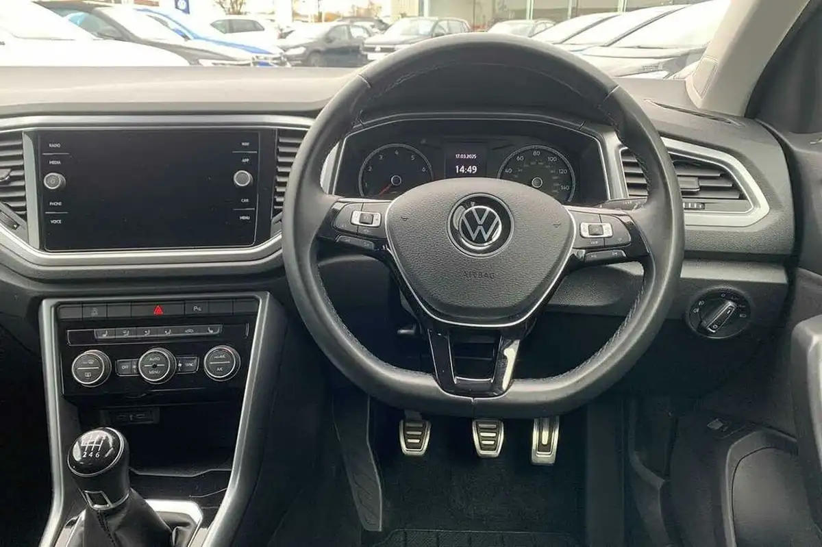 2021-volkswagen-t-roc-15-tsi-active-hatchback-5d-big-13