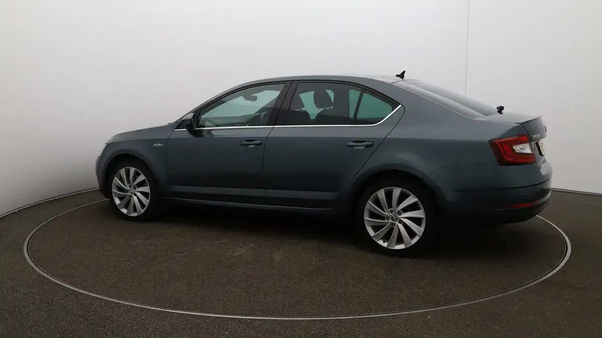 2019-skoda-octavia-20-tsi-laurin-klement-hatchback-big-40